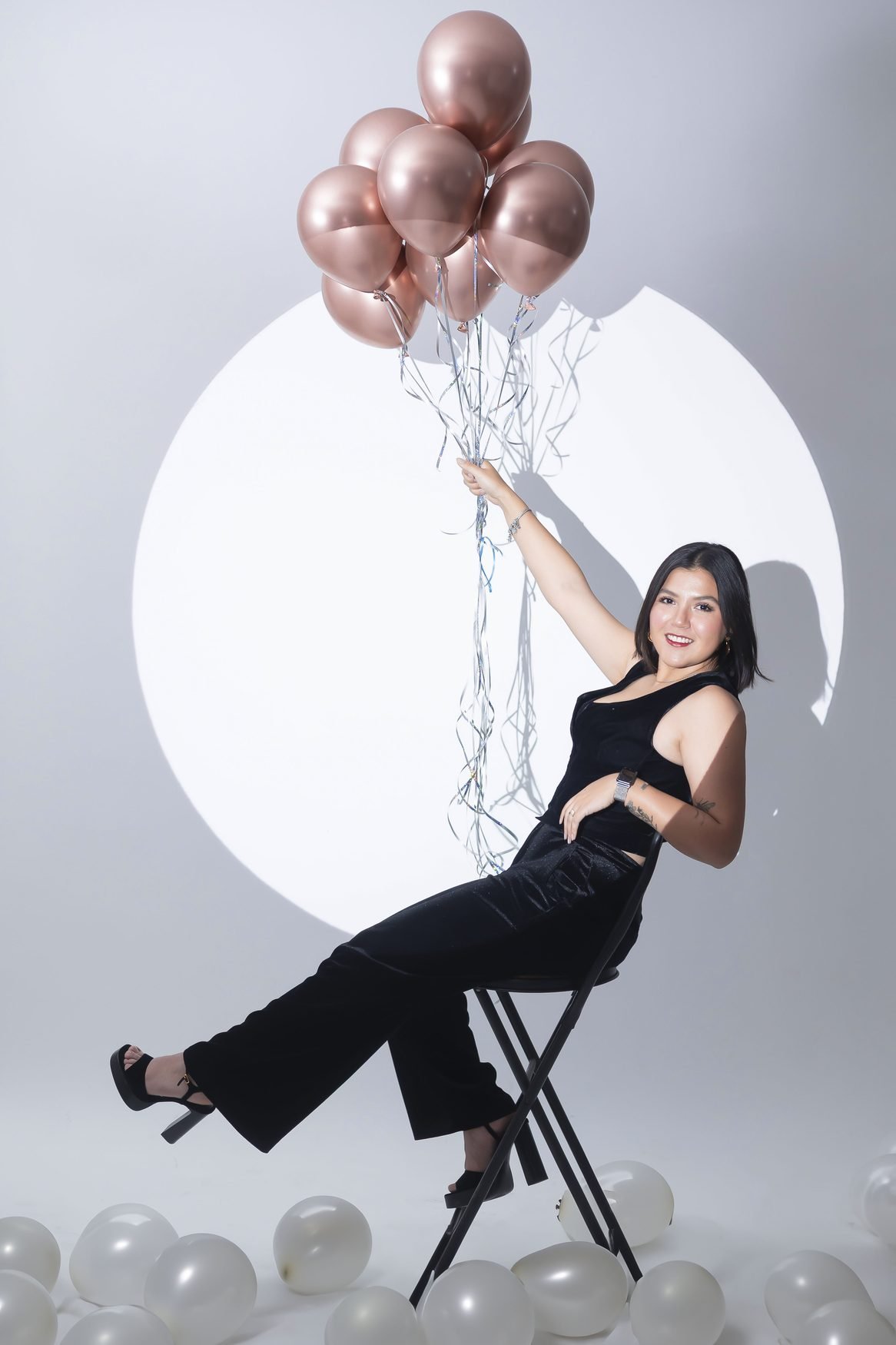 Globos rose gold en sesión de cumpleaños