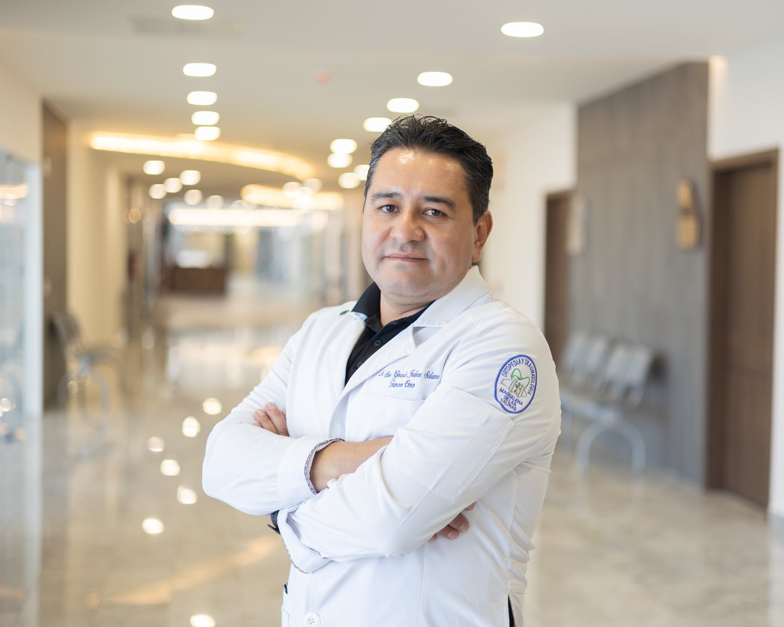 Doctor en bata blanca · Studio M